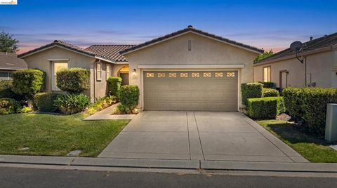 Photo of 1063 Waterwood Dr Dr, Rio Vista, CA 94571 (MLS # 41130047)