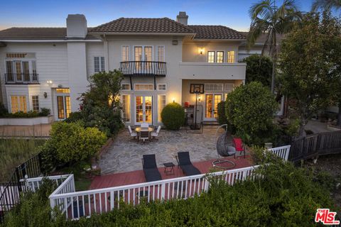 Photo of 2282 Canyonback Road, Los Angeles, CA 90049 (MLS # 25598415)