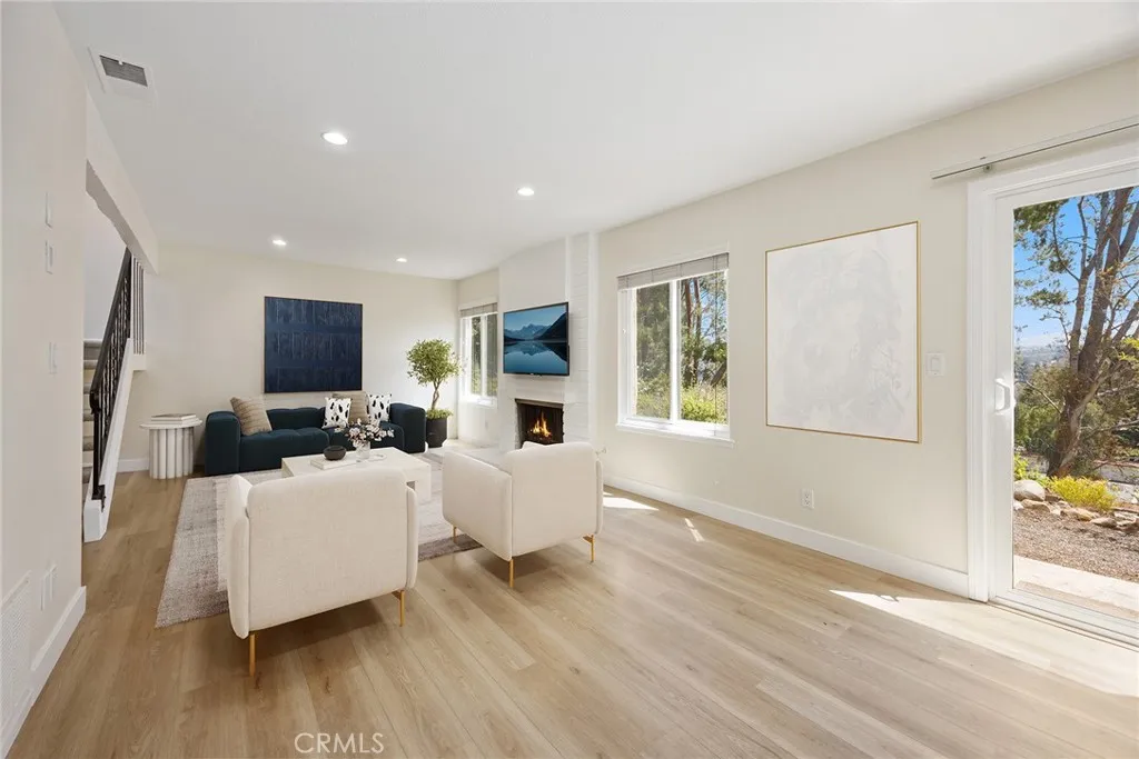 Anaheim Hills, California 92807, United States, 2 Bedrooms Bedrooms, ,3 BathroomsBathrooms,Residential,Active,196164