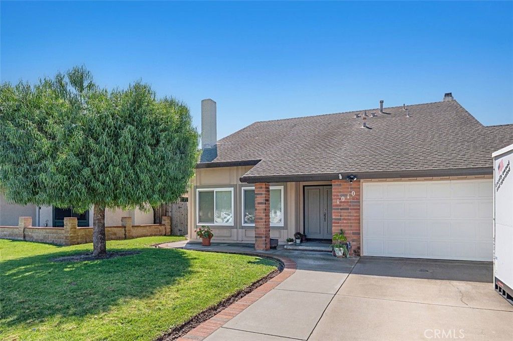 Photo of 1010 Janetwood Drive, Oxnard, CA 93030 (MLS # SR26058615)