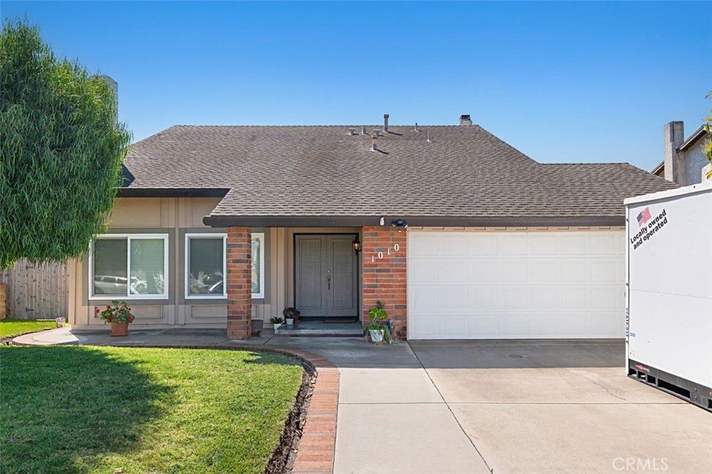 Photo of 1010 Janetwood Drive, Oxnard, CA 93030 (MLS # SR26058615)