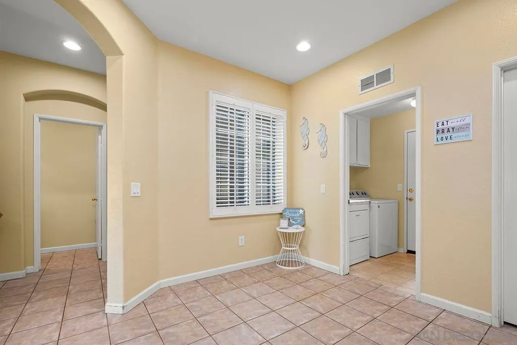 Chula Vista, California 91913, United States, 3 Bedrooms Bedrooms, ,3 BathroomsBathrooms,Residential,Active,219001