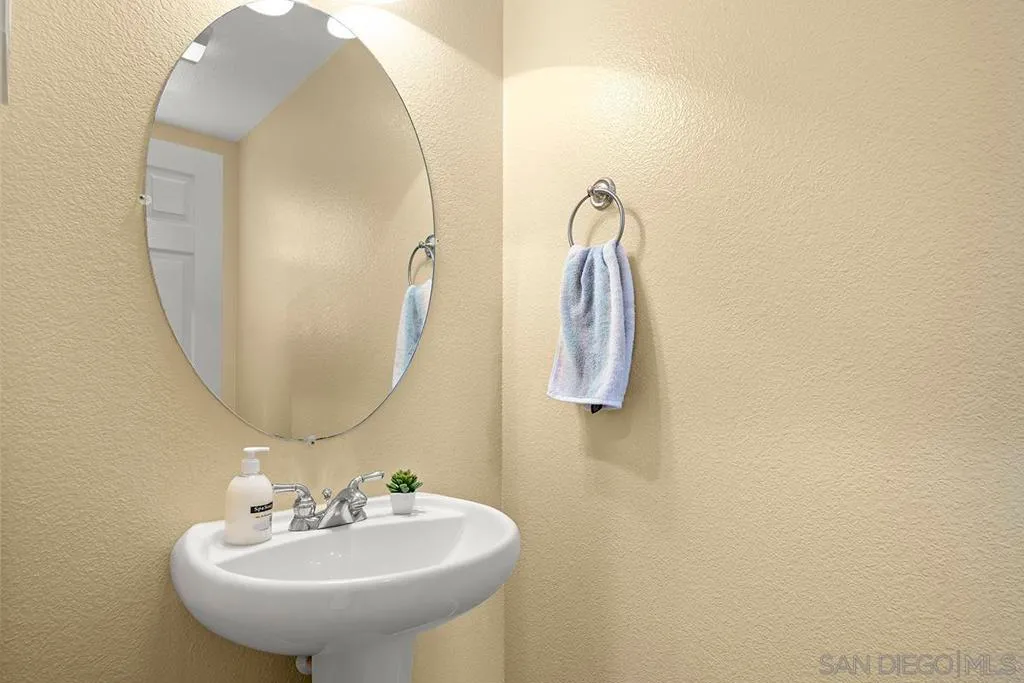 Chula Vista, California 91913, United States, 3 Bedrooms Bedrooms, ,3 BathroomsBathrooms,Residential,Active,219001