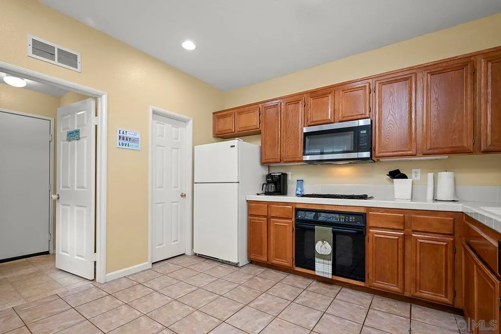 Chula Vista, California 91913, United States, 3 Bedrooms Bedrooms, ,3 BathroomsBathrooms,Residential,Active,219001