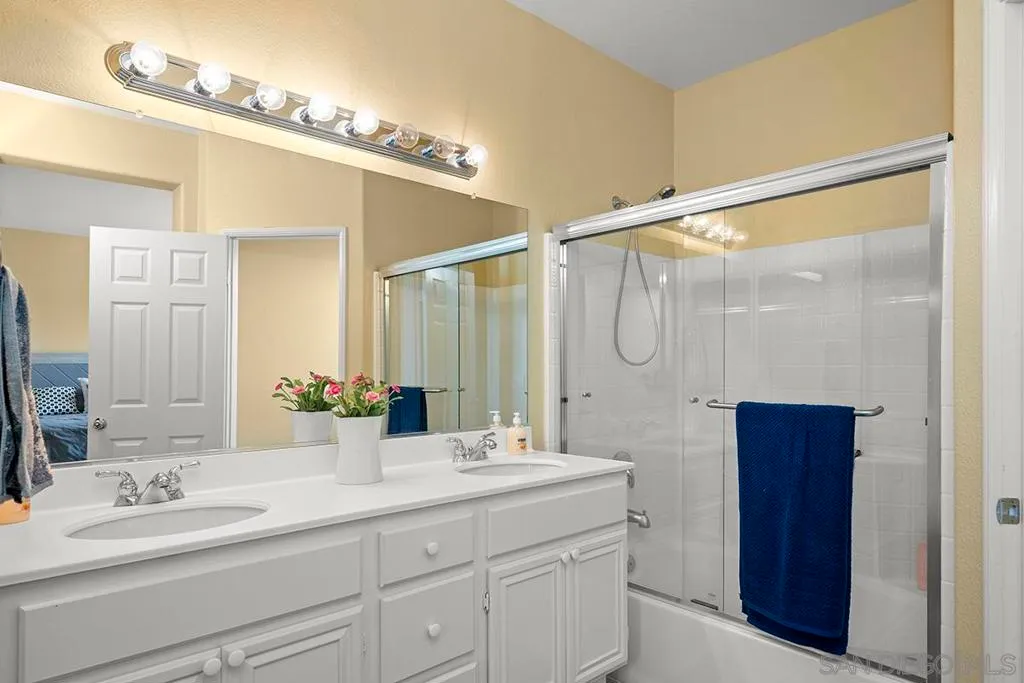 Chula Vista, California 91913, United States, 3 Bedrooms Bedrooms, ,3 BathroomsBathrooms,Residential,Active,219001