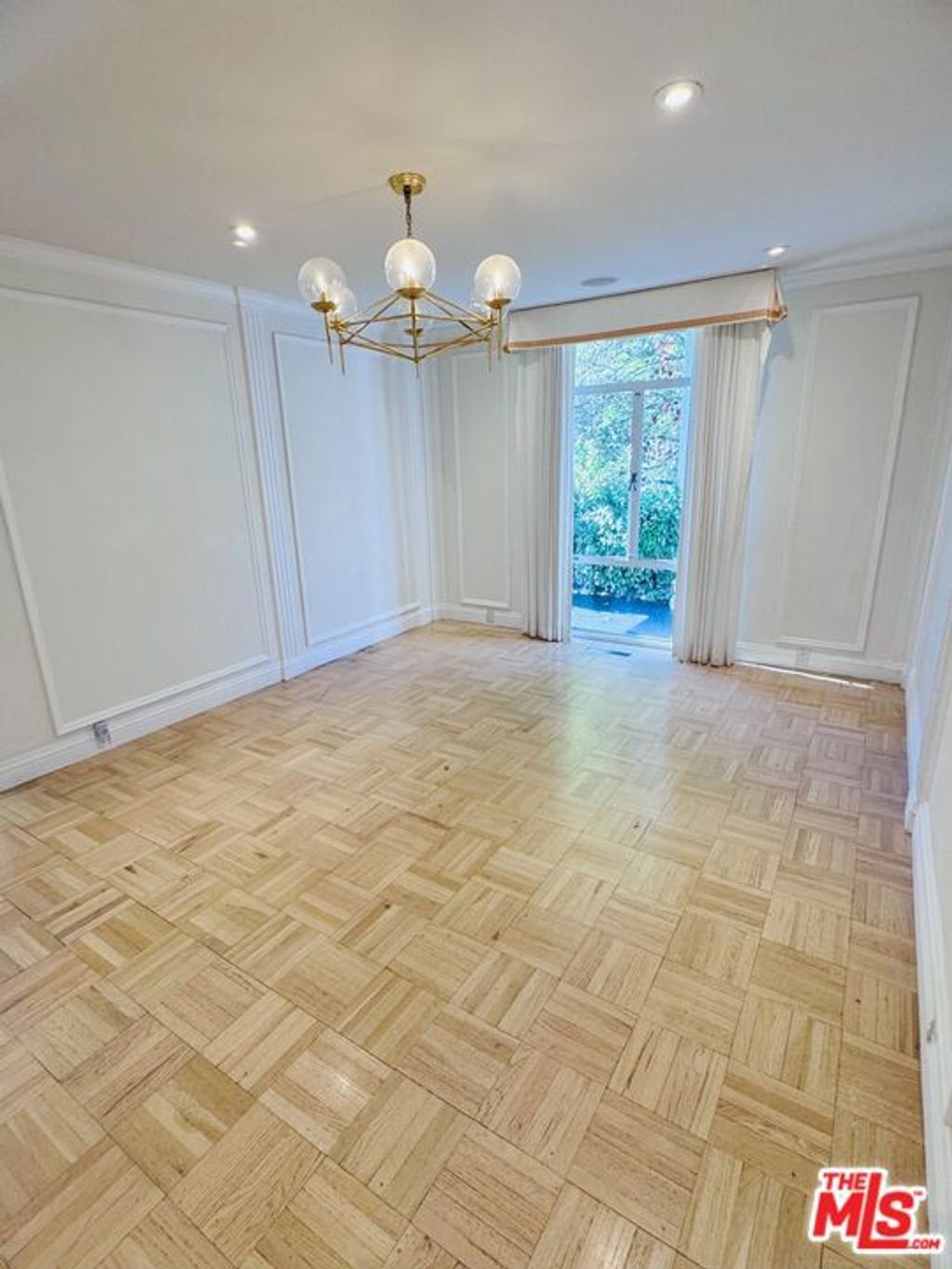 Photo of 936 Chantilly Road, Los Angeles, CA 90077 (MLS # 26639305)