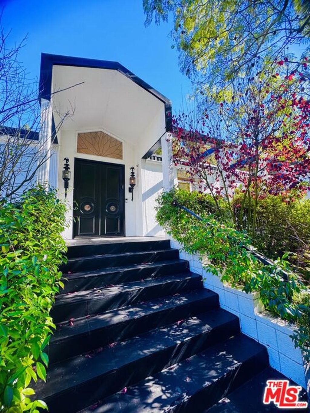 Photo of 936 Chantilly Road, Los Angeles, CA 90077 (MLS # 26639305)