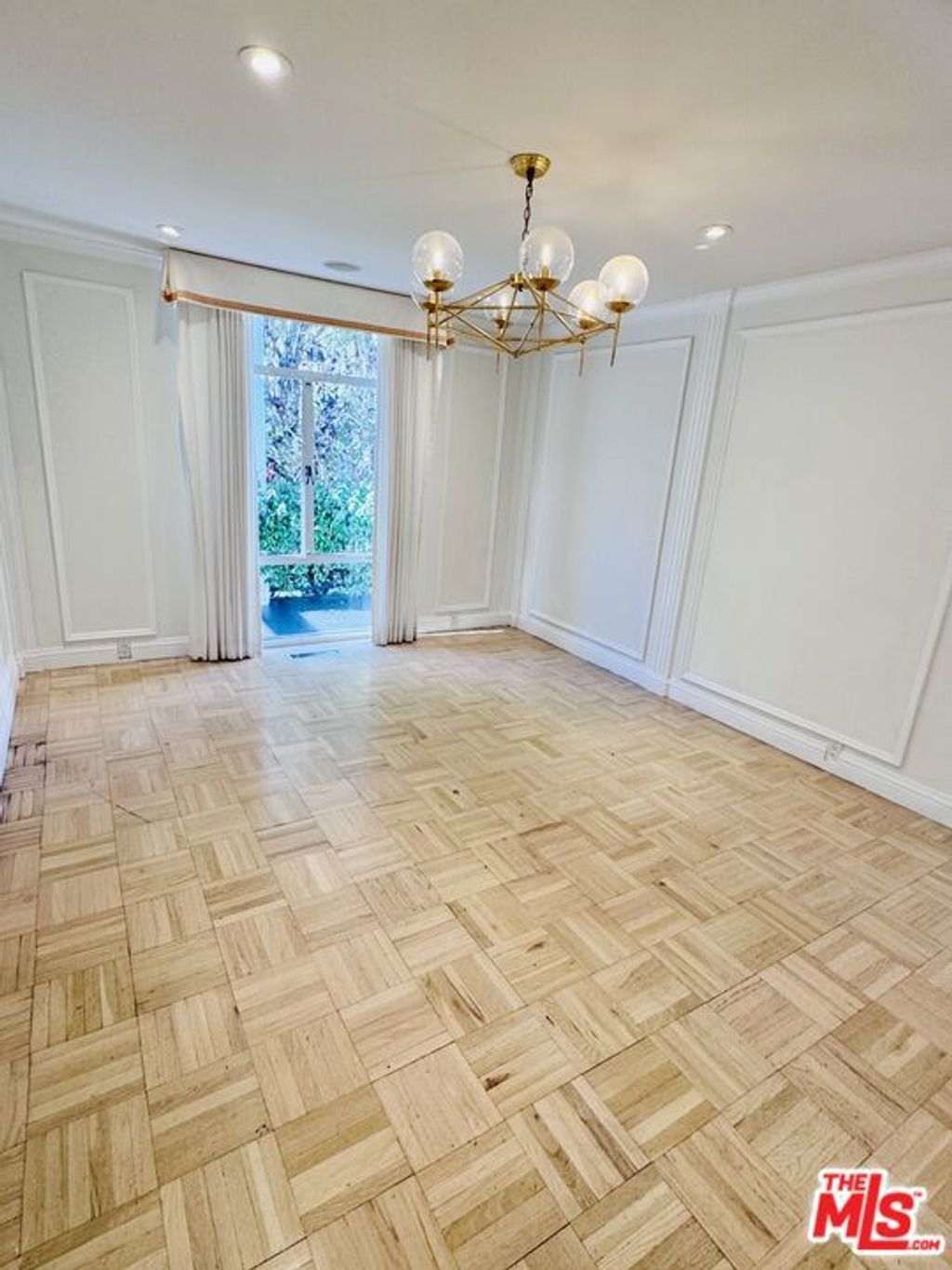 Photo of 936 Chantilly Road, Los Angeles, CA 90077 (MLS # 26639305)