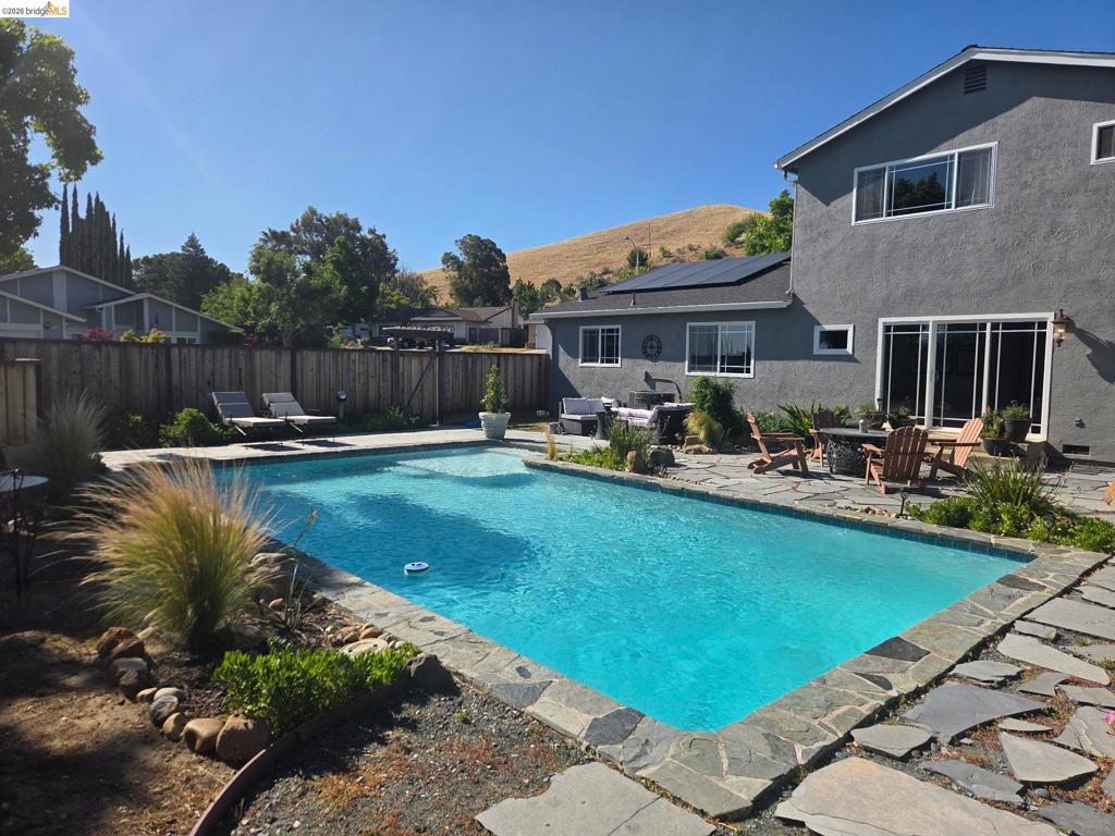 2458 Grimsby Dr