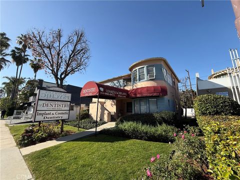 Photo of 4343 Laurel Canyon Boulevard, Studio City, CA 91604 (MLS # SR26022471)