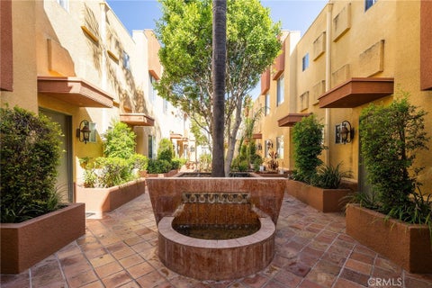 Photo of 5350 Sepulveda Boulevard, Sherman Oaks, CA 91411 (MLS # SR26200456)