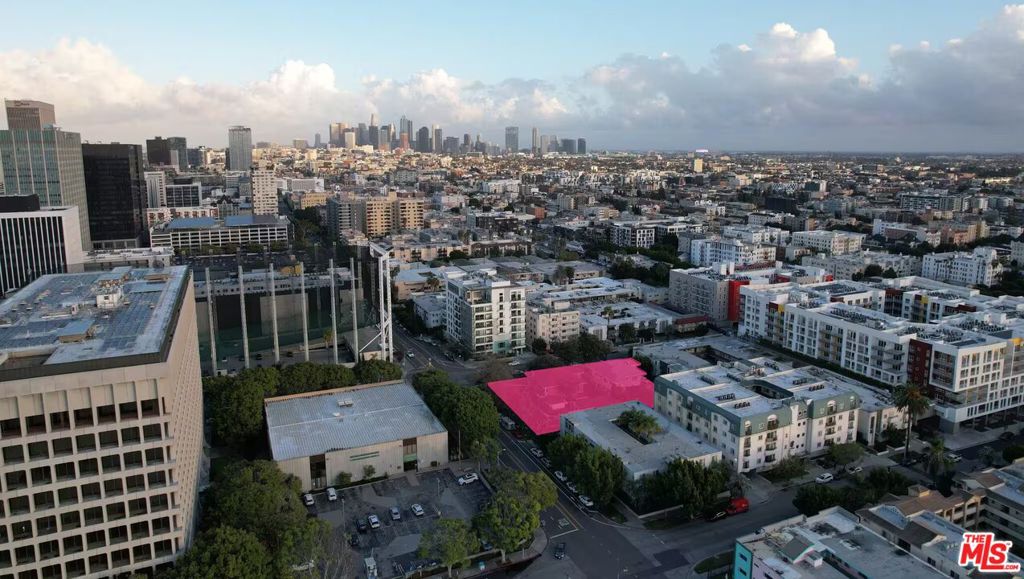 715 S Serrano Avenue