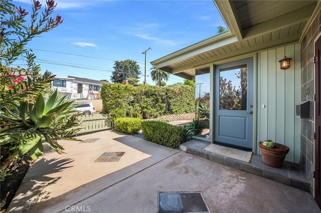 685 Seaview Street