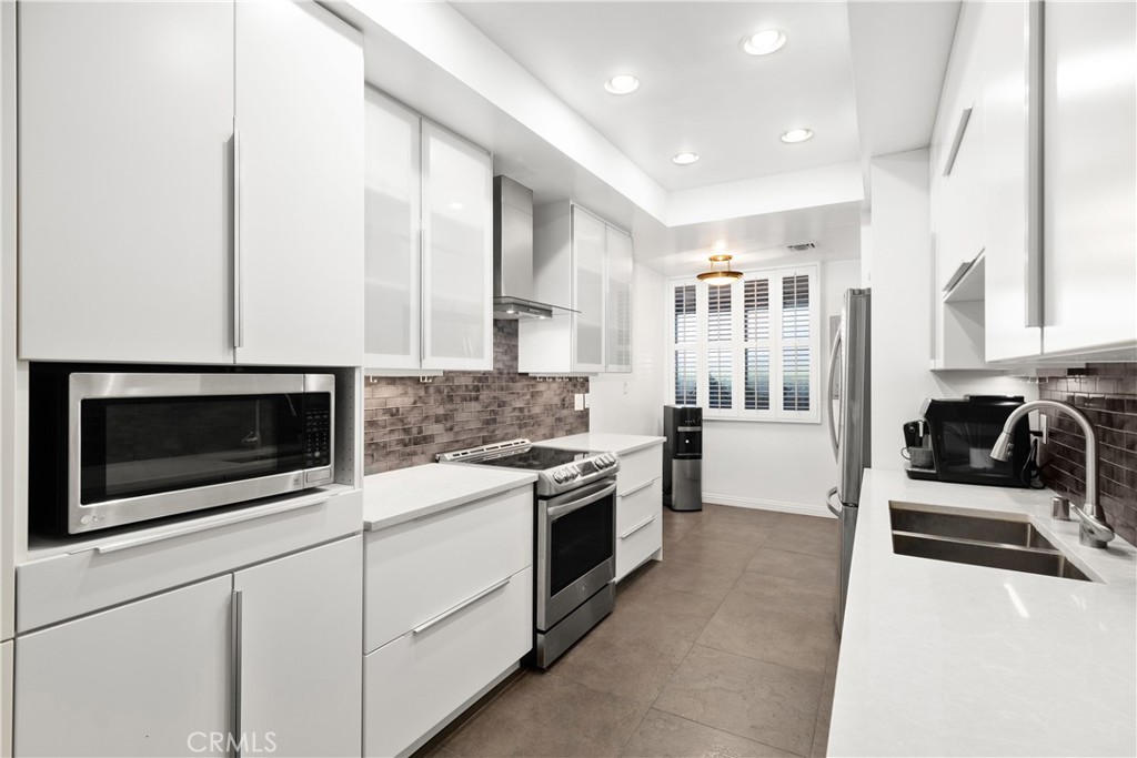 141 S Linden Drive 203