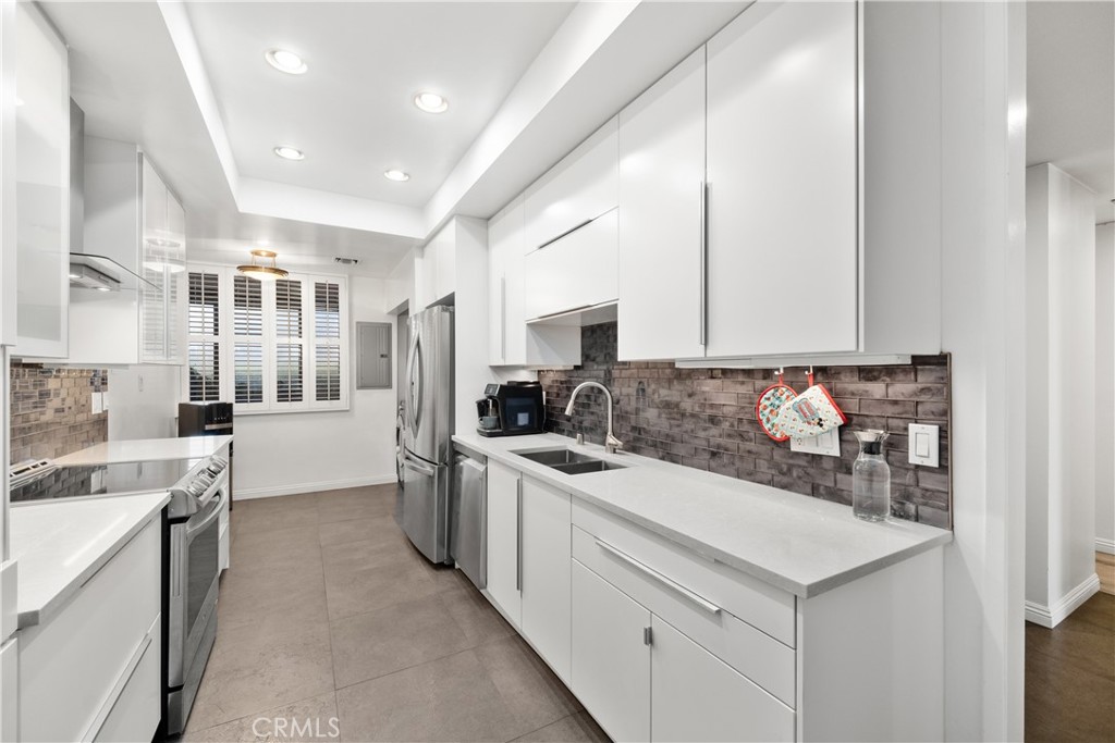 141 S Linden Drive 203