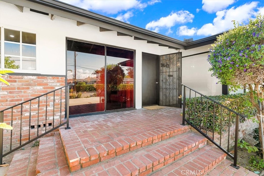 9642 Orangewood Avenue