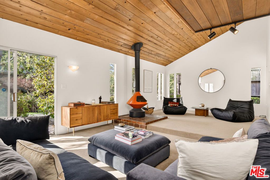 Photo of 810 Nowita Place, Venice, CA 90291 (MLS # 26673721)