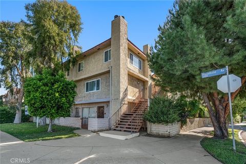 Photo of 6438 Hazeltine Avenue #6, Van Nuys, CA 91401 (MLS # DW26076176)