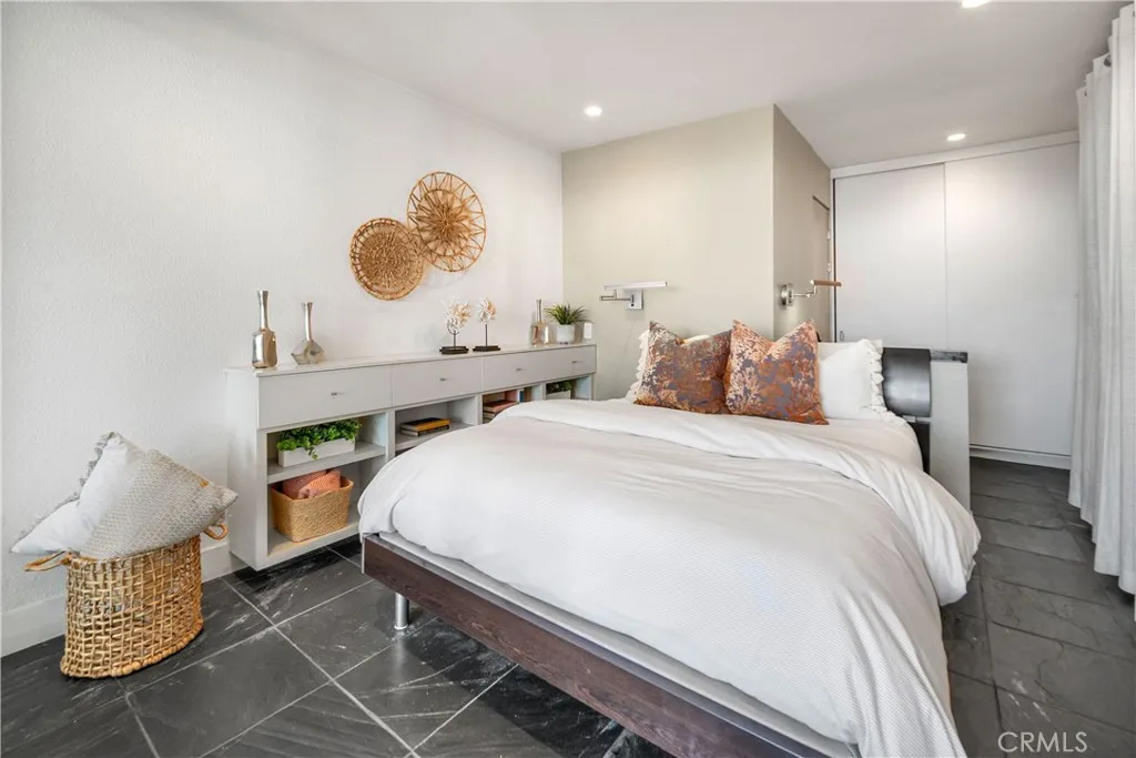 Malibu, California 90265, United States, 2 Bedrooms Bedrooms, ,2 BathroomsBathrooms,Residential,Active,212524