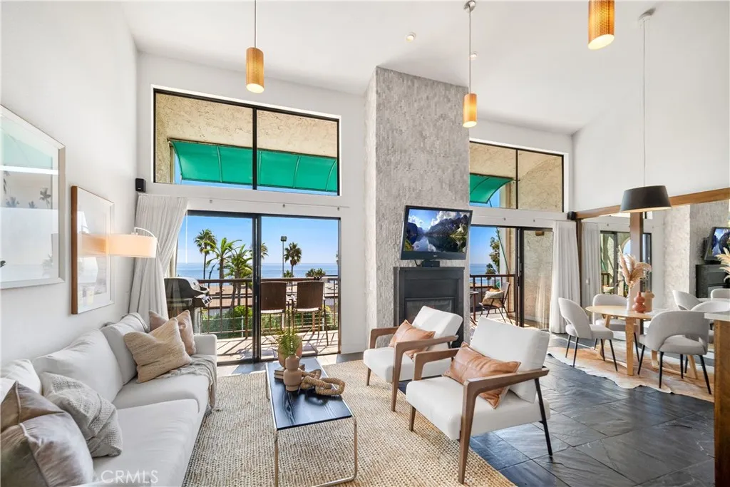 Malibu, California 90265, United States, 2 Bedrooms Bedrooms, ,2 BathroomsBathrooms,Residential,Active,212524