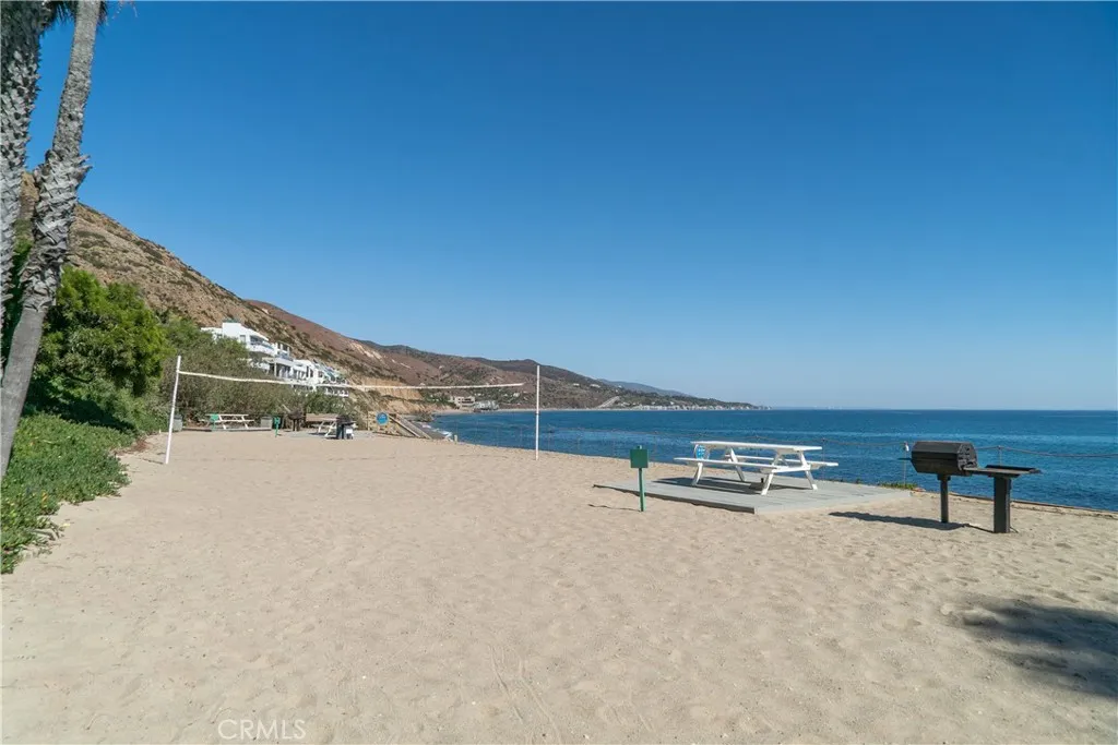 Malibu, California 90265, United States, 2 Bedrooms Bedrooms, ,2 BathroomsBathrooms,Residential,Active,212524