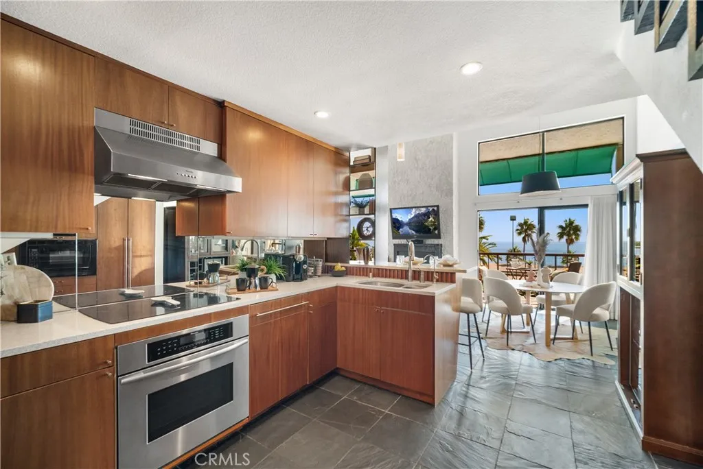 Malibu, California 90265, United States, 2 Bedrooms Bedrooms, ,2 BathroomsBathrooms,Residential,Active,212524