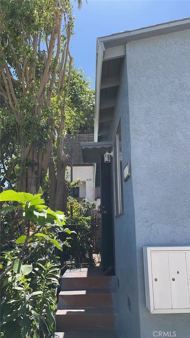 521 Pomelo Avenue