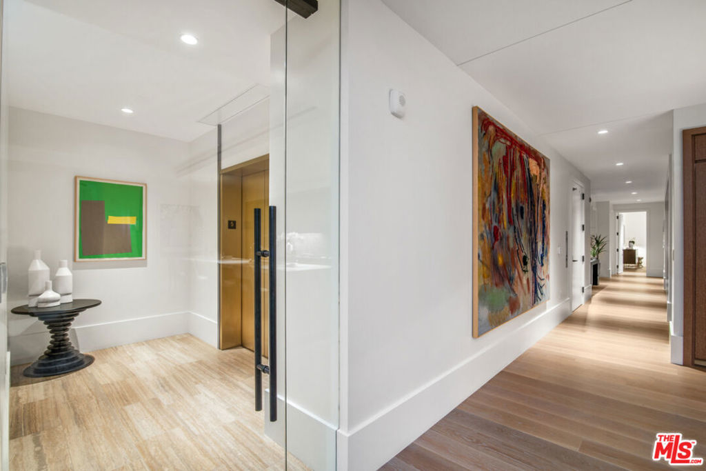 8420 W Sunset Boulevard 505