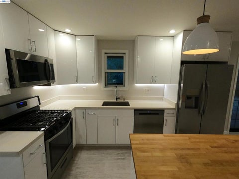Photo of 29 Bell Waver Way, Oakland, CA 94619 (MLS # 41147476)