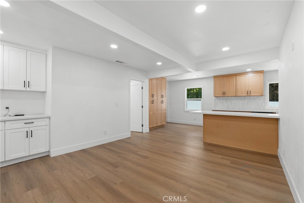 205 W Arrow