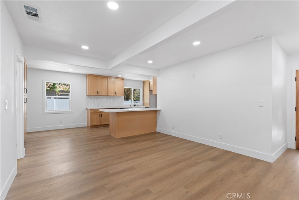 205 W Arrow