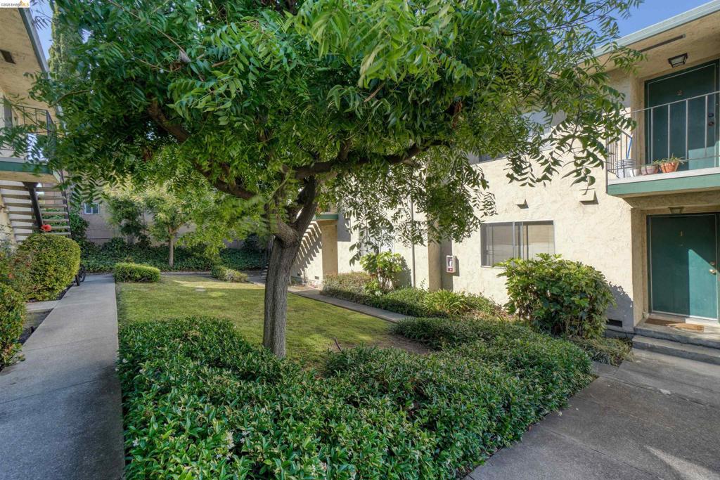 16298 Foothill Blvd