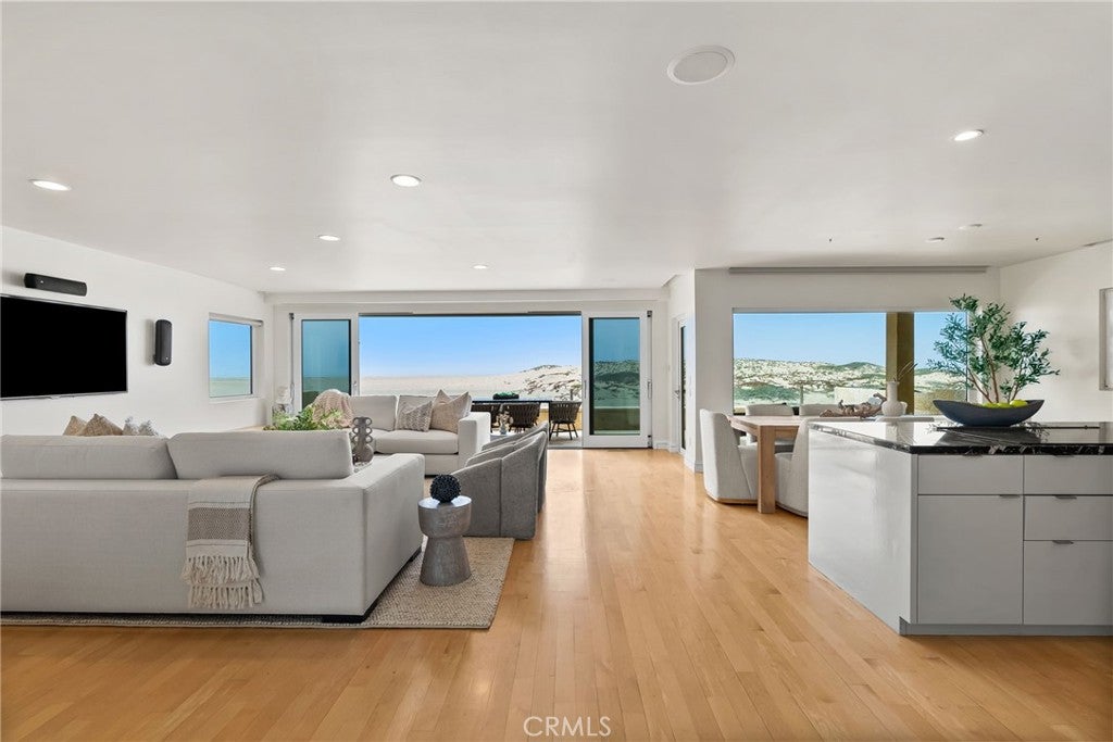 1554 E Oceanfront, Newport Beach CA 92661 - Photo 15