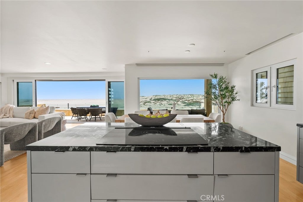 1554 E Oceanfront, Newport Beach CA 92661 - Photo 13