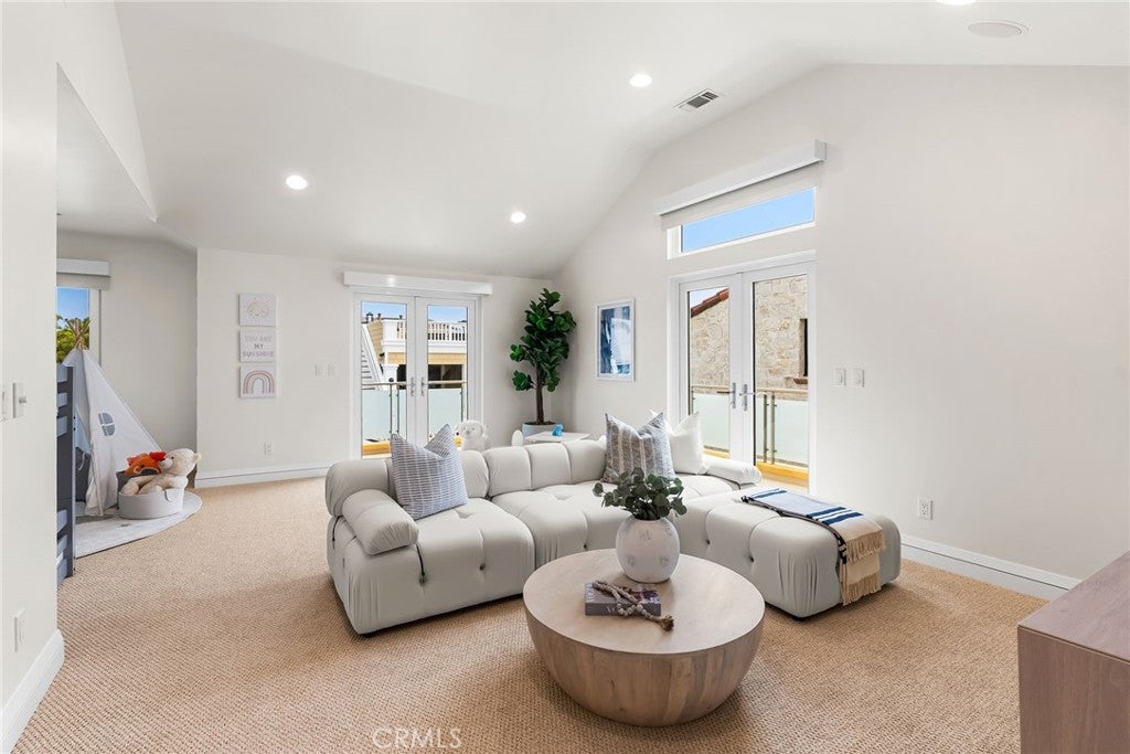 1554 E Oceanfront, Newport Beach CA 92661 - Photo 35