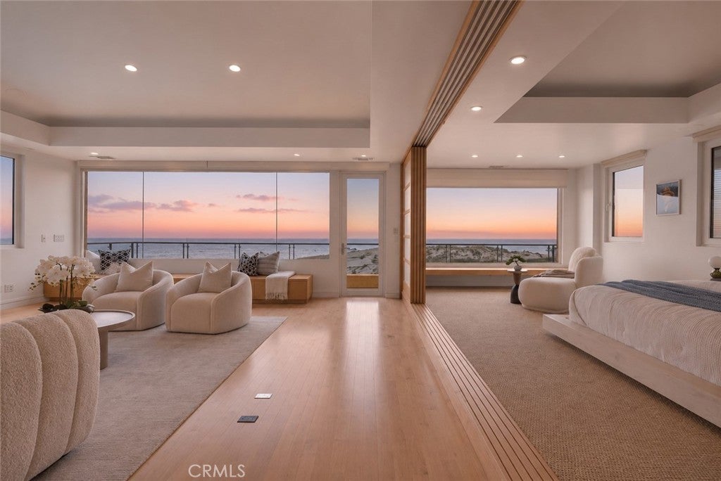 1554 E Oceanfront, Newport Beach CA 92661 - Photo 25