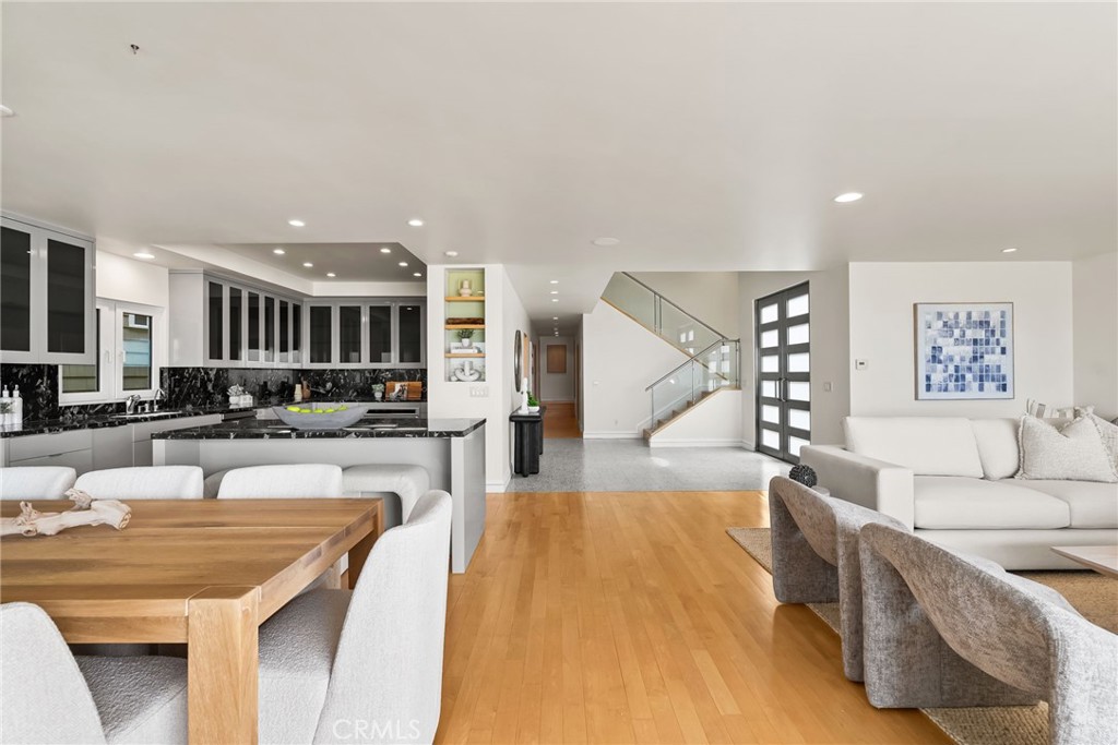 1554 E Oceanfront