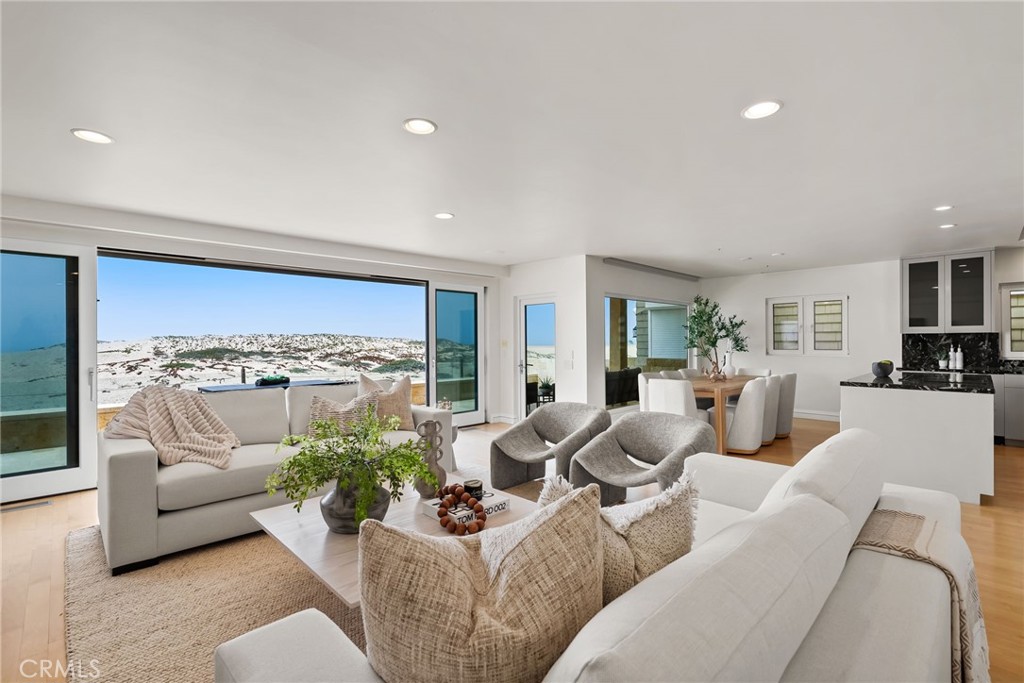1554 E Oceanfront, Newport Beach CA 92661 - Photo 16