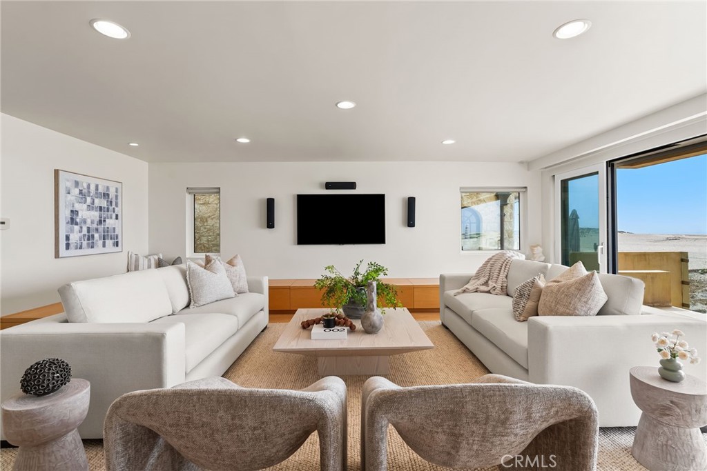 1554 E Oceanfront
