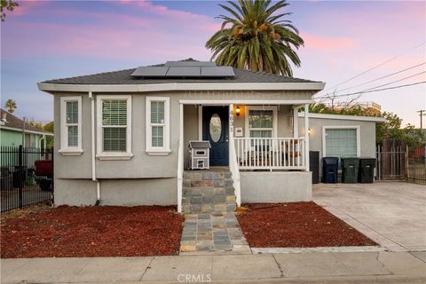 Photo of 4631 11th Ave, Sacramento, CA 95820 (MLS # SW25236300)