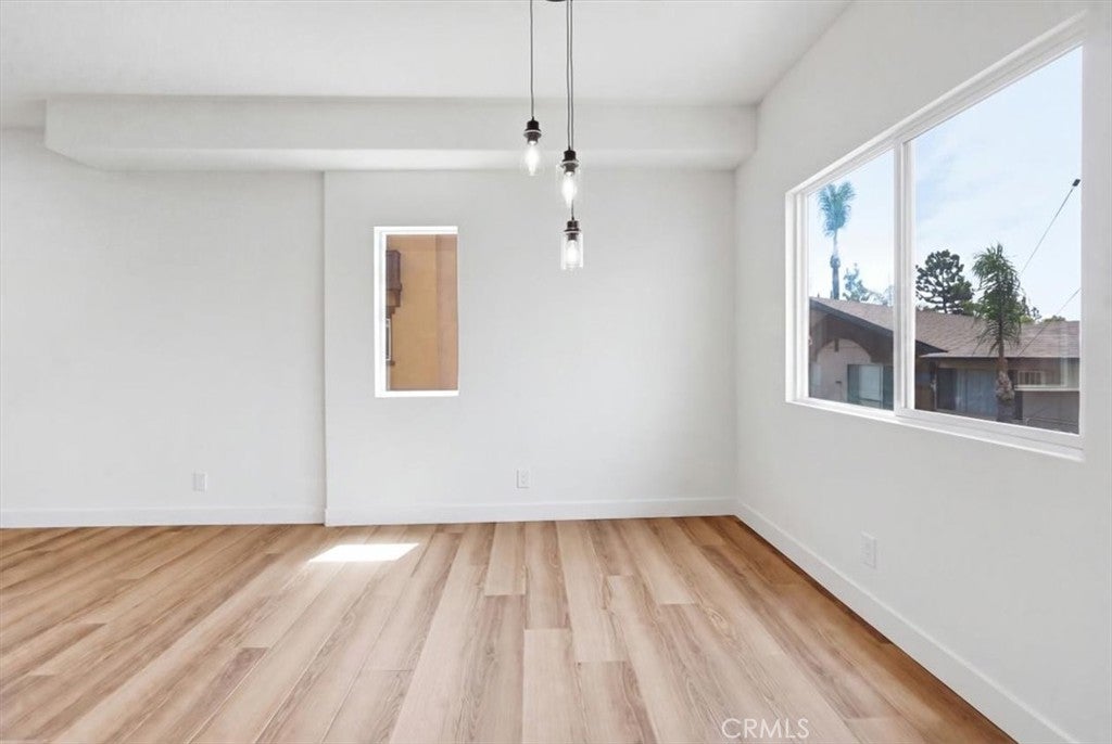 511 N Lark Ellen I