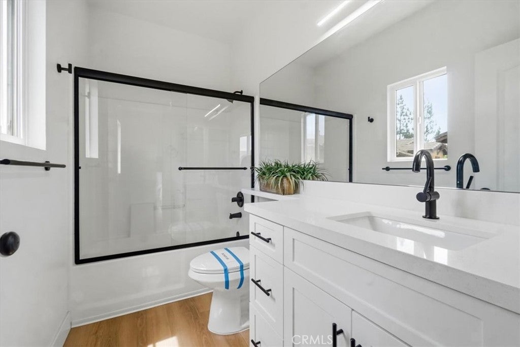 511 N Lark Ellen I