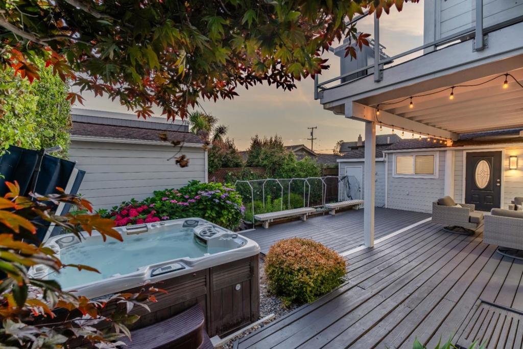 129 Santa Cruz Avenue