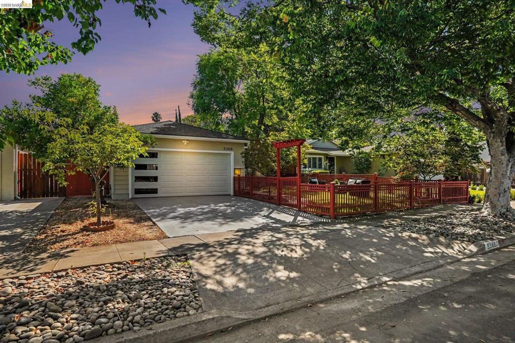 5308 Gatewood Ln