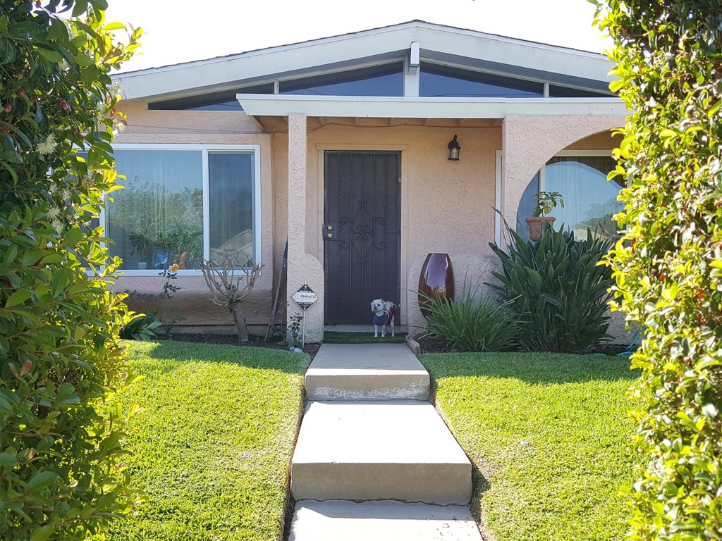 Nice family home with beautiful landscaping in the front area. Spacious 3 bedroom and 1 1/2 baths, fireplace in family room. Great property with a lot of potential for remodel and upgrades. Neighborhoods: Encanto/San Diego Equipment: Range/Oven Other Fees: 0 Sewer: Sewer Connected Topography: LL