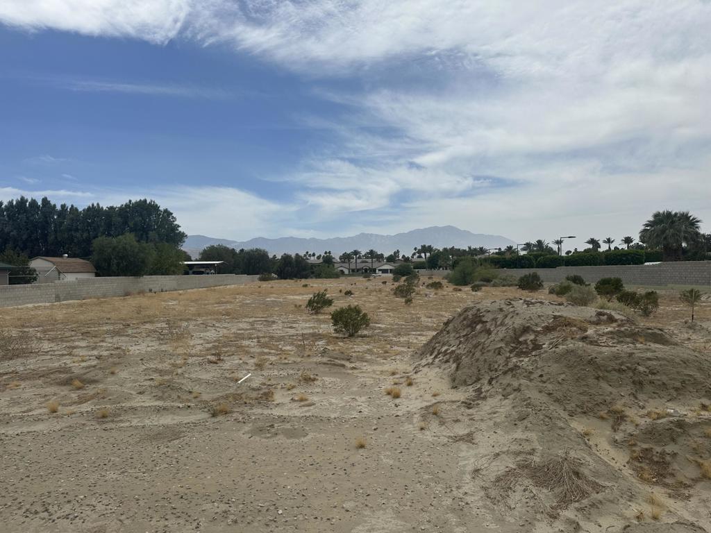 40689 Yucca Lane