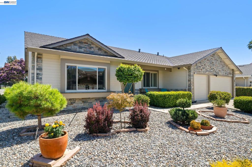 3230 Curtis Cir