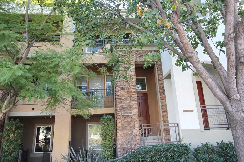 Beautifully, upgraded condo with single story living space and custom designer touches throughout, including laminate flooring, crown molding and granite countertops. Open living and dining area with built-in cabinets and outside balcony. Neighborhoods: Spectrum Center Complex Features: , Equipment: Fire Sprinklers, Range/Oven Other Fees: 0 Sewer: Sewer Connected Topography: LL