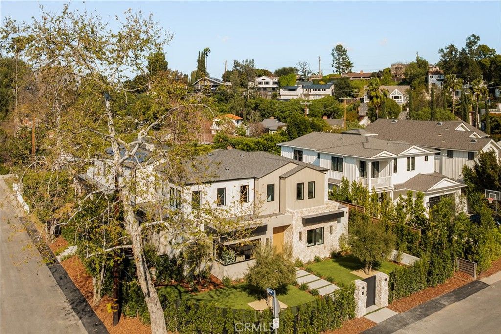 Photo of 12753 Halkirk Street, Studio City, CA 91604 (MLS # SR26035728)