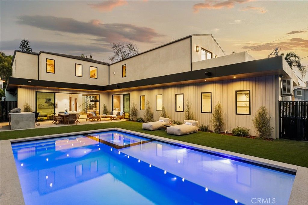 Photo of 12753 Halkirk Street, Studio City, CA 91604 (MLS # SR26035728)